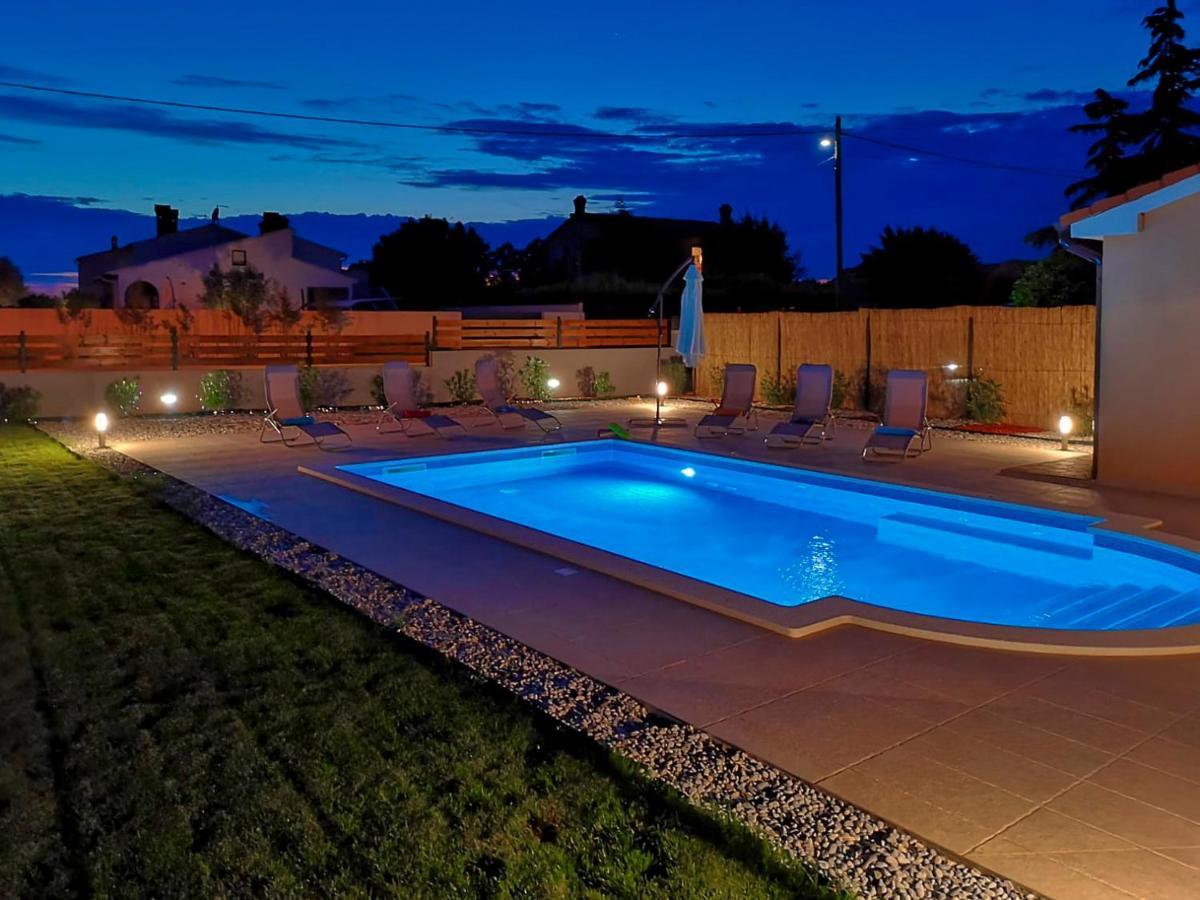Villa Bartona For 8 Persons With Private Swimmingpool 普拉 外观 照片